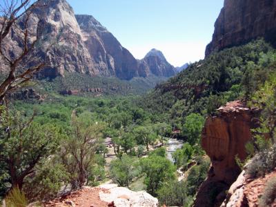 Down canyon from the Middle Emerald Pool Trail